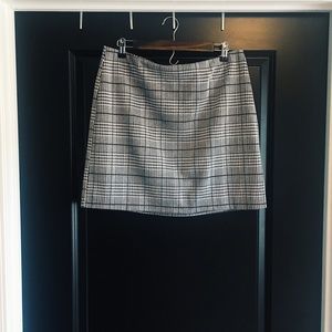 BRAND NEW H&M Plaid Skirt
